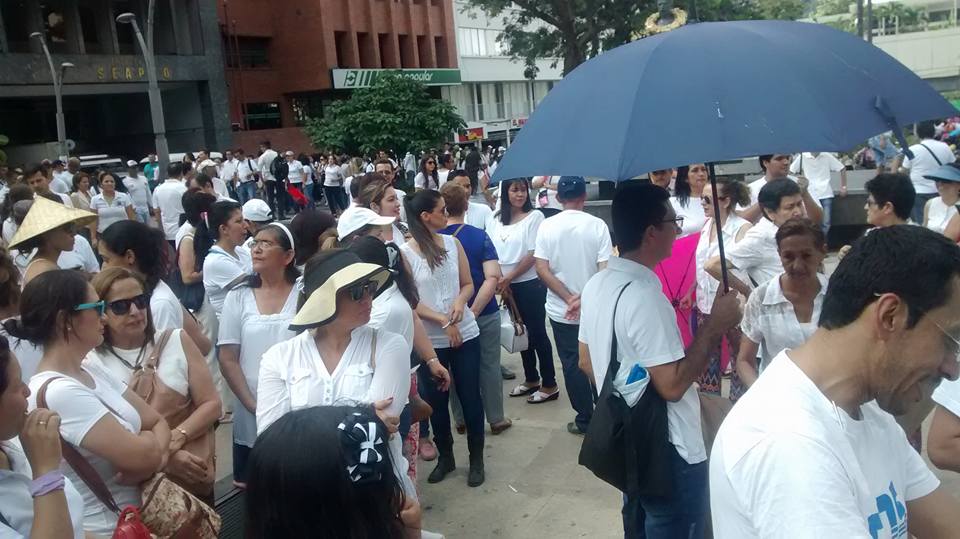 Apoyando al plantón por la vida y no al aborto.