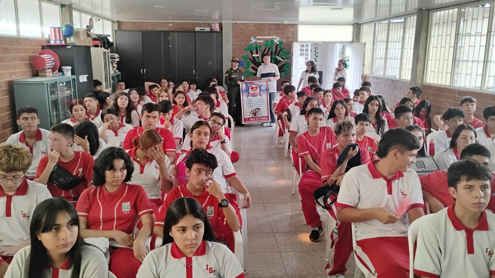 La fundacion Integral Paz y Amor en una conferencia de la salud mental.
