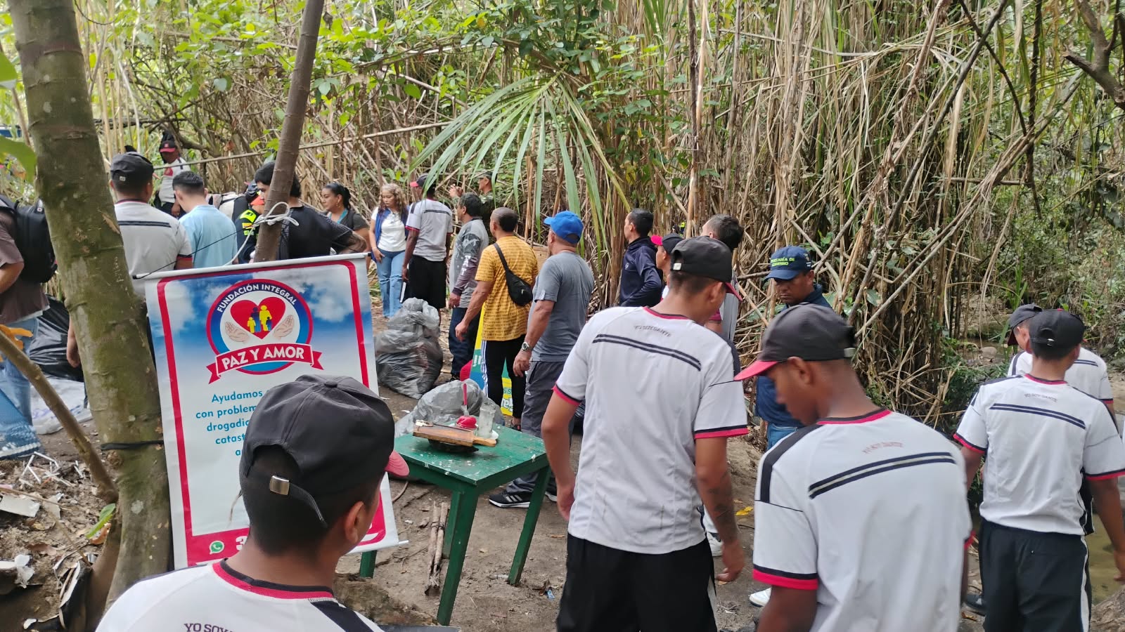 Trabajo Ambiental Con Nuestros Colegios y La Policía Nacional De la Ciudad de Ibagué